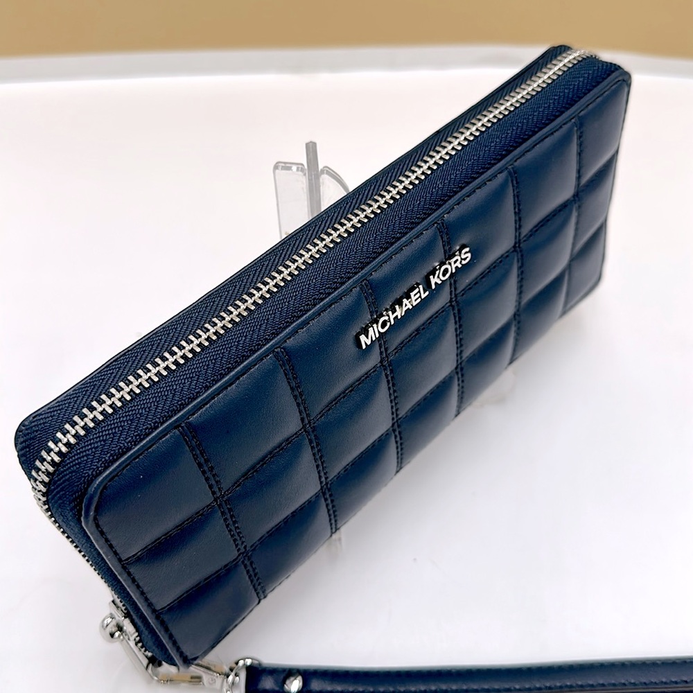 MICHAEL KORS Continental Wristlet Phone Case Wallet Navy
NWT - Picture 3 of 12